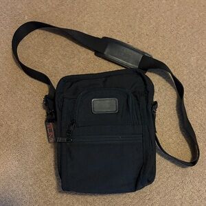 TUMI Alpha Black Crossbody Messenger Bag Travel Purse EUC
